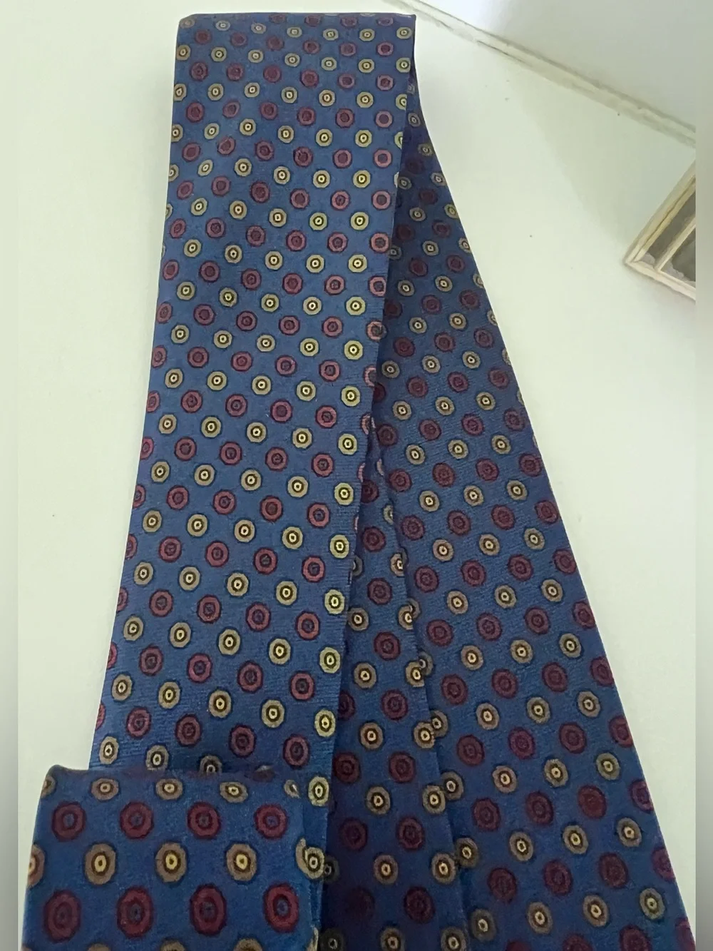 Elegant John Comfort London England 100% Silk Men,s Necktie, Blue, Red, Golden